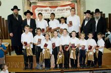 קובץ:חלוקת פרס יוסף יצחק.jpg