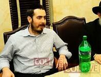 יוסי הקנר משתתף באסיפת ועד הקהל, הועלה ע"י חנוך רולניק