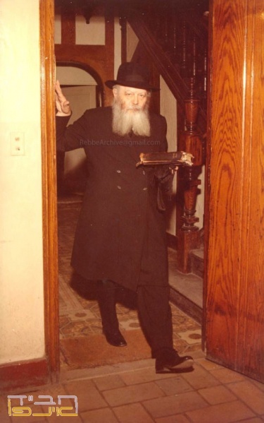 קובץ:הרבי שליטא1.jpg