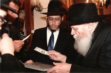 שמשון פיזם אצל הרבי.jpg