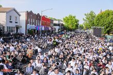 תהלוכה בבורו פארק.jpg