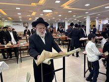 קריאת מגילה חסדי שי ק"ג.jpg