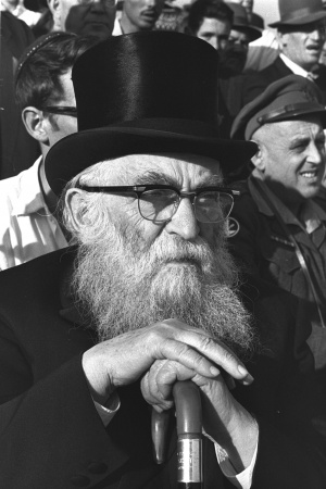 Isser Yehuda Unterman portrait 1964.jpg