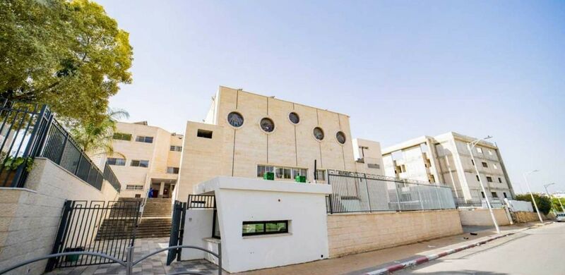 קובץ:ישיבת חב"ד קרית גת (גדולה) כיום.jpg